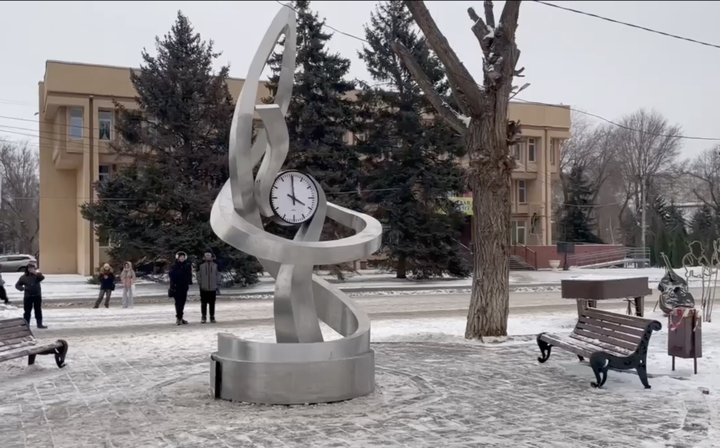 Музыка Шнитке заиграла на часах в Энгельсе